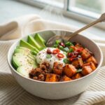 Easy homemade hot honey cottage cheese sweet potato bowl – creamy, spicy, and protein-packed